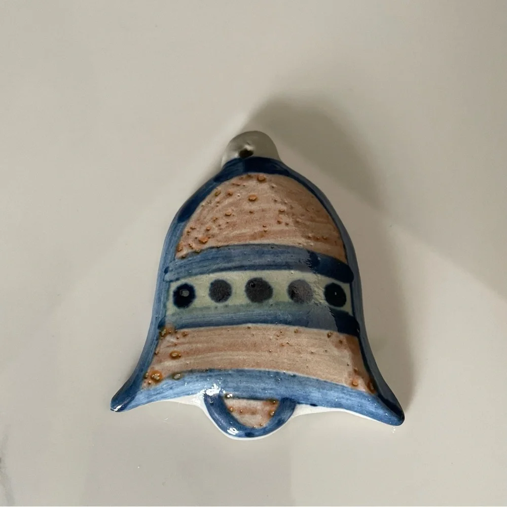 MA Hadley bell christmas